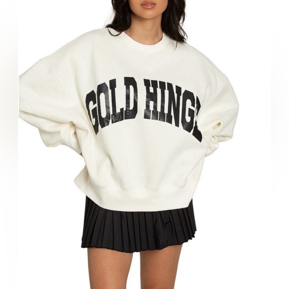 Gold Hinge Tops - GOLD HINGE
Coordinating Wide Arm Crew Neck Long Sleeve Logo Sweatshirt